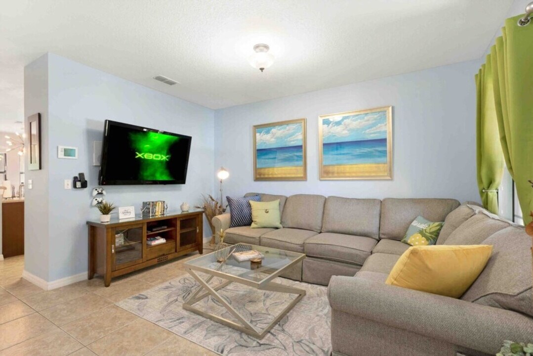 1157 Cypress Pointe Blvd in Davenport, FL - Foto de edificio