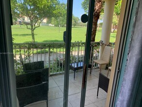 10242 NW 7th St in Miami, FL - Building Photo - Building Photo