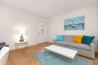 Del Rey Apartments in San Diego, CA - Building Photo - Building Photo