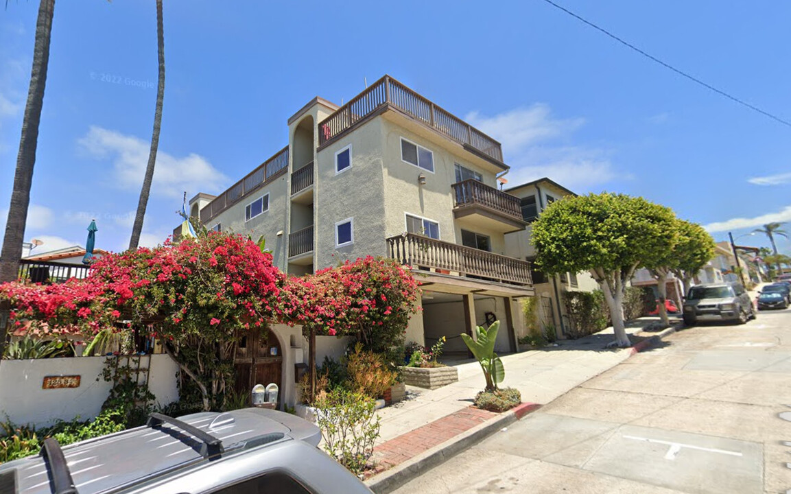 133 34th St in Hermosa Beach, CA - Building Photo