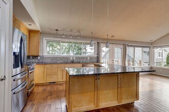 2180 Aurora Ct in Oak Harbor, WA - Building Photo - Building Photo