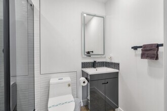 2425 NE 25th Pl in Fort Lauderdale, FL - Building Photo - Building Photo