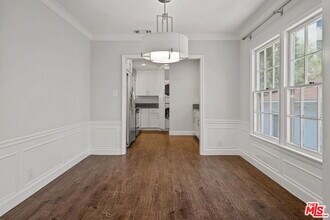 10621 Ashton Ave in Los Angeles, CA - Building Photo - Building Photo