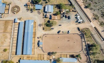 3232 Carver Rd in Laveen, AZ - Building Photo