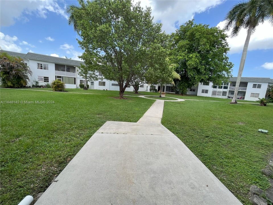 7300 NW 5th Ct, Unit #205 in Margate, FL - Building Photo