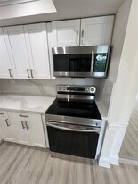 1720 NW N River Dr in Miami, FL - Building Photo