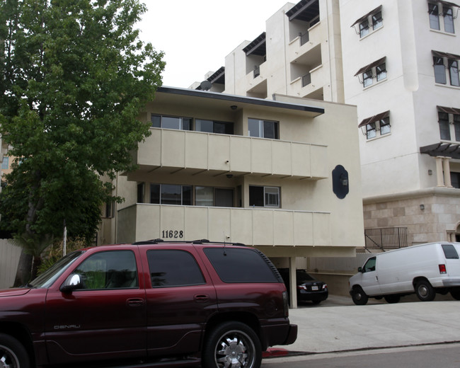 11628 Mayfield Ave in Los Angeles, CA - Building Photo - Building Photo