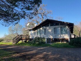 8550 Hubbard Rd in Auburn, CA - Building Photo