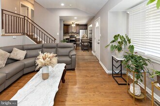 912 Aston Martin Dr in Lindenwold, NJ - Building Photo - Building Photo