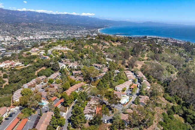 986 Miramonte Dr in Santa Barbara, CA - Building Photo - Building Photo