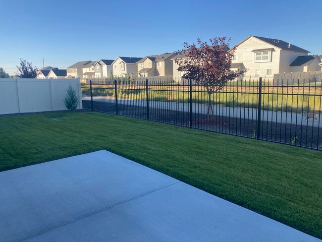 282 S Sunset Point Way in Meridian, ID - Building Photo - Building Photo