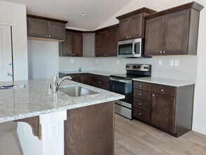 1013 W Maple Dr in Moses Lake, WA - Building Photo - Building Photo