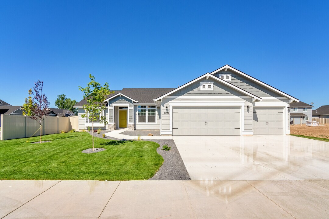 2099 N Waterbrook Way in Star, ID - Building Photo