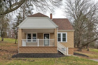 1499 Stoltz Rd in Bethel Park, PA - Building Photo - Building Photo