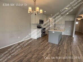 8308 NW 151st St in Edmond, OK - Foto de edificio - Building Photo