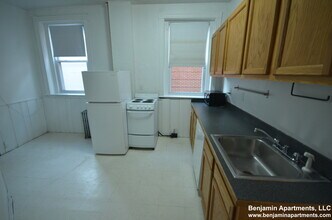 1595 Beacon St, Unit 10 in Brookline, MA - Building Photo - Building Photo