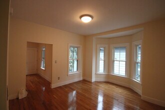 19 Prescott St, Unit 2 in Somerville, MA - Foto de edificio - Building Photo