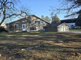 17310 H Dr S, Unit 1 in Marshall, MI - Building Photo