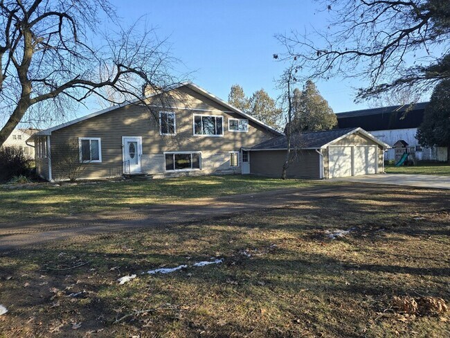 17310 H Dr S, Unit 1