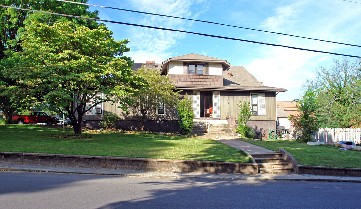 207 Cunningham St in Maryville, TN - Foto de edificio