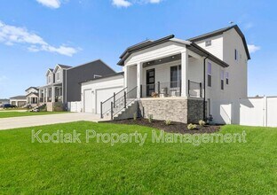 127 N 4450 W in West Point, UT - Building Photo - Building Photo