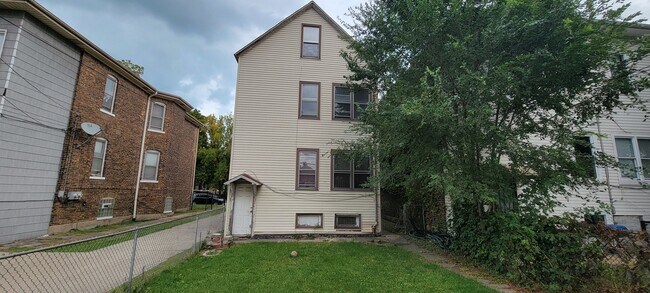 8544 S Exchange Ave in Chicago, IL - Building Photo - Building Photo