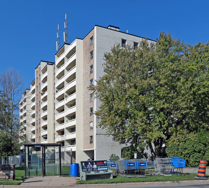 Centennial Place 2 in St Catharines, ON - Building Photo