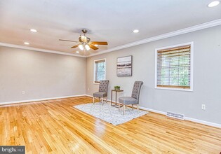 402 Holloway Ct NE in Vienna, VA - Building Photo - Building Photo