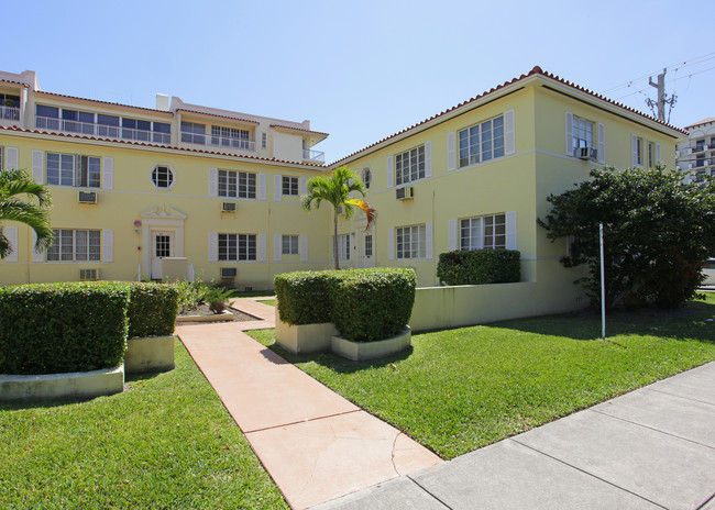 40 Madeira Ave in Coral Gables, FL - Building Photo - Building Photo