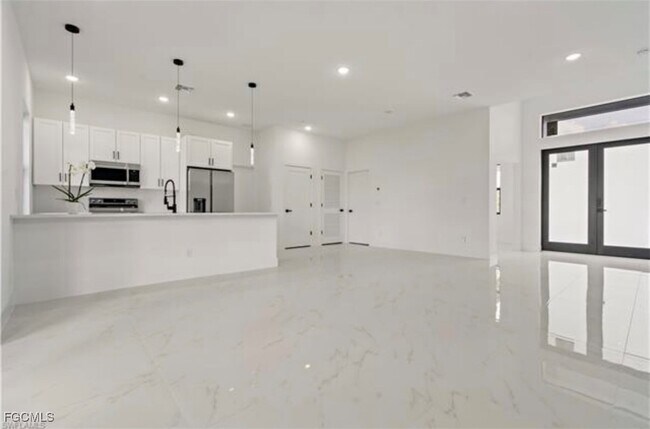 467 Paddock St in Lehigh Acres, FL - Building Photo - Building Photo