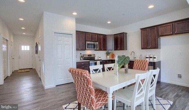 property at 1706 Shady Ln