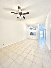 2320 Old Germantown Rd-Unit -202 in Delray Beach, FL - Foto de edificio - Building Photo