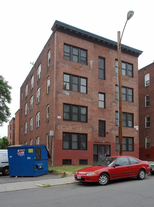 90 High St in Springfield, MA - Building Photo