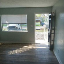 4903 Ventura Dr in Louisville, KY - Foto de edificio - Building Photo