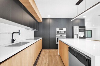 10618 NE 11th Ave in Miami Shores, FL - Building Photo - Building Photo