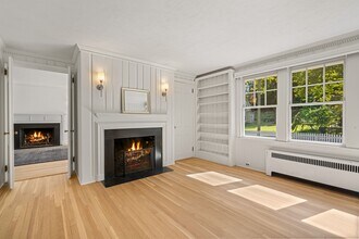 55 Loughlin Ave in Greenwich, CT - Building Photo - Building Photo