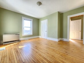 72 Pier St in Bangor, ME - Building Photo - Building Photo