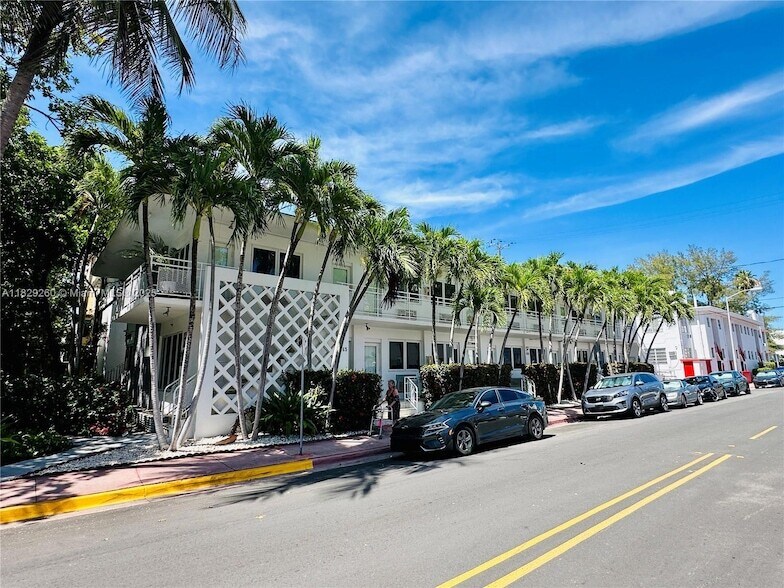 745 13th St, Unit 17 in Miami Beach, FL - Building Photo