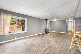 8283 Golden Valley Blvd in Maple Falls, WA - Building Photo - Building Photo