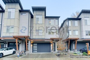 19225 Damson Rd in Lynnwood, WA - Building Photo