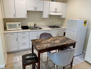 6451 Bothwell Rd in Reseda, CA - Building Photo - Building Photo