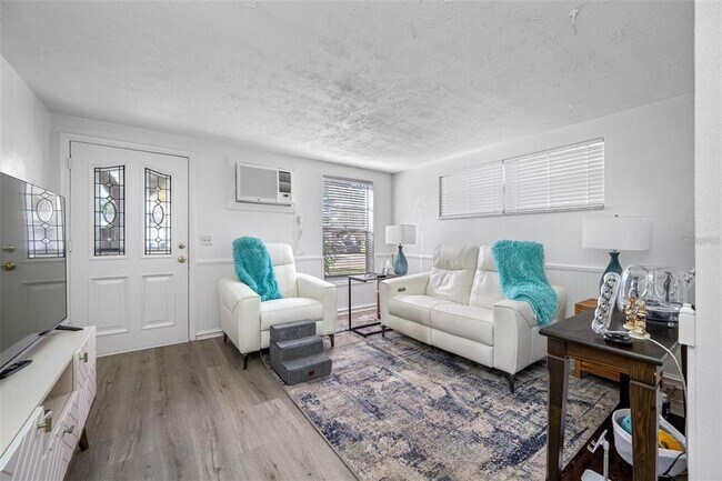 616 Dogwood Ct in Dunedin, FL - Building Photo - Building Photo