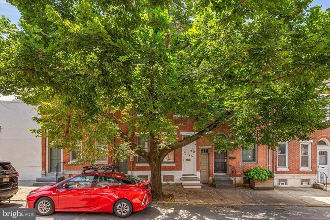 property at 936 N 4th St
