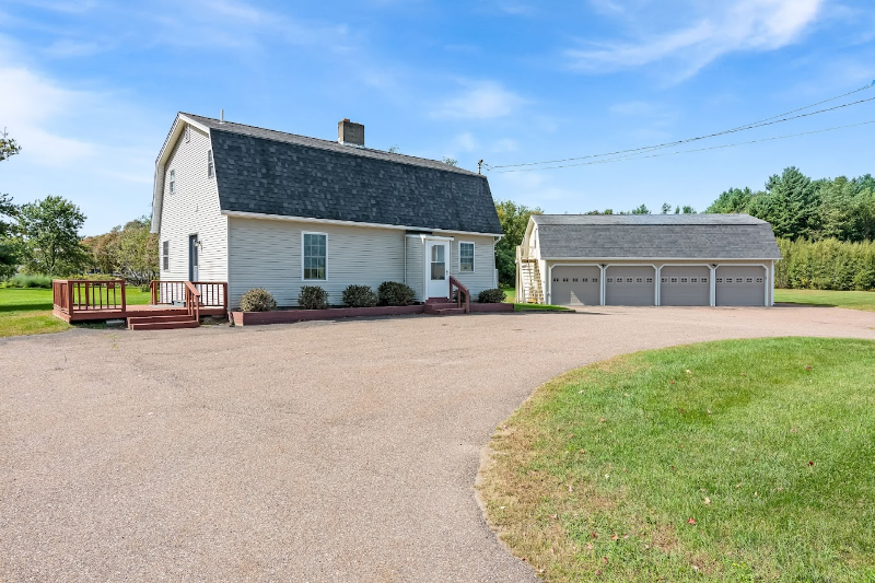 12 Gonyeau Rd in Milton, VT - Building Photo