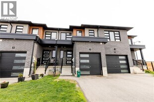 77 Wilkinson Ave in Cambridge, ON - Building Photo