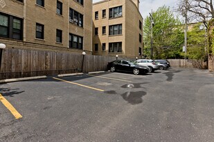 588 W Hawthorne Pl, Unit 2 in Chicago, IL - Building Photo