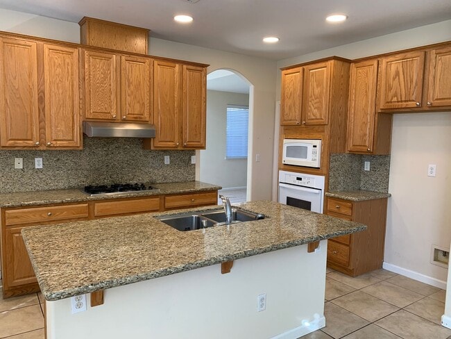 101 Nostalgia Ave in Patterson, CA - Building Photo - Building Photo