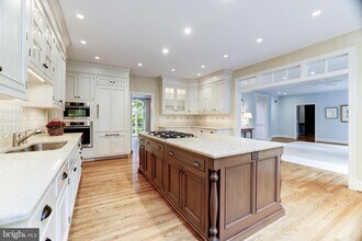 8001 Greenwich Woods Dr in McLean, VA - Building Photo - Building Photo