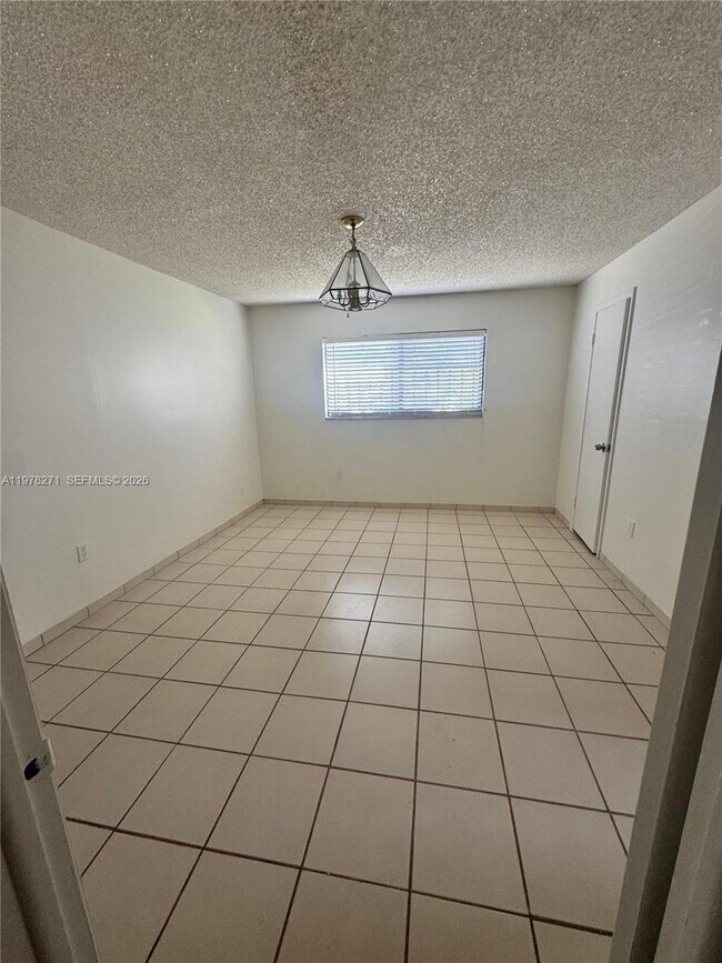 252 NW 48th Pl in Miami, FL - Building Photo - Building Photo