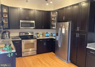 9703 Whitley Park Pl in Bethesda, MD - Foto de edificio - Building Photo